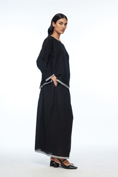 Zuvandica black oversized top