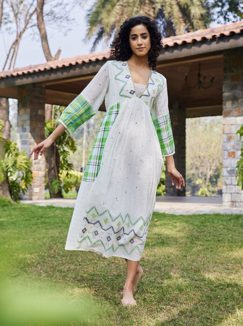 GARDEN WHITE FLORAL OUTERWEAR