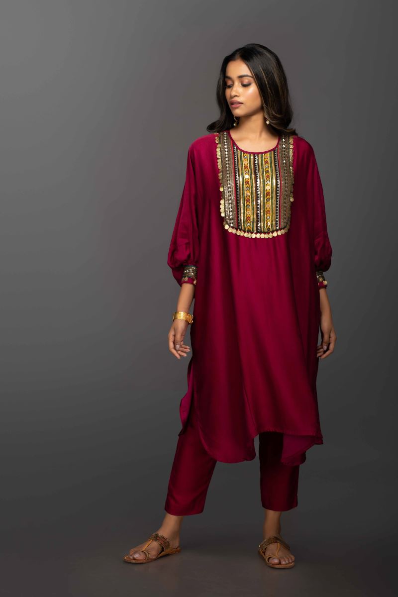 Buy - Prahnaaya royal majenta kurta with pants | Elan Store