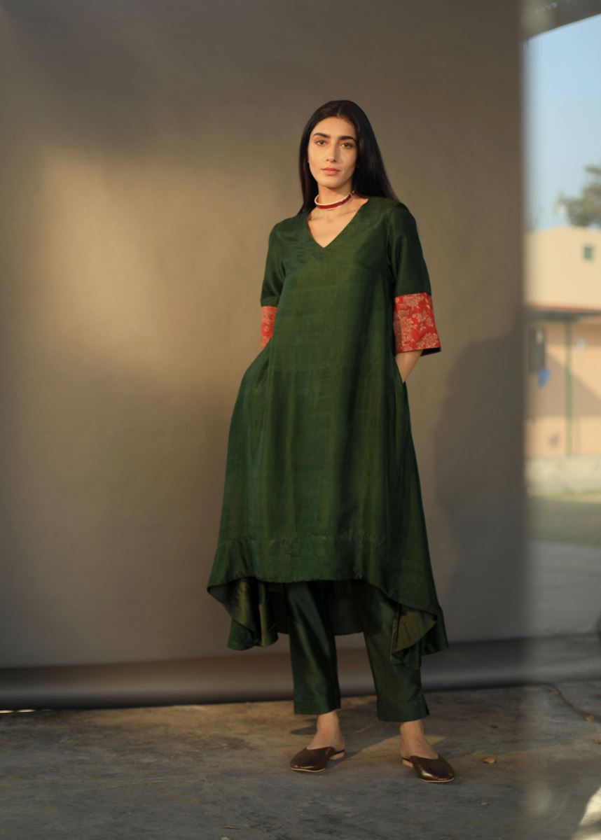 LAXURIA D NO 1137 DESIGNER STYLISH KURTI WITH CIGARETTE PANTS -  textiledeal.in